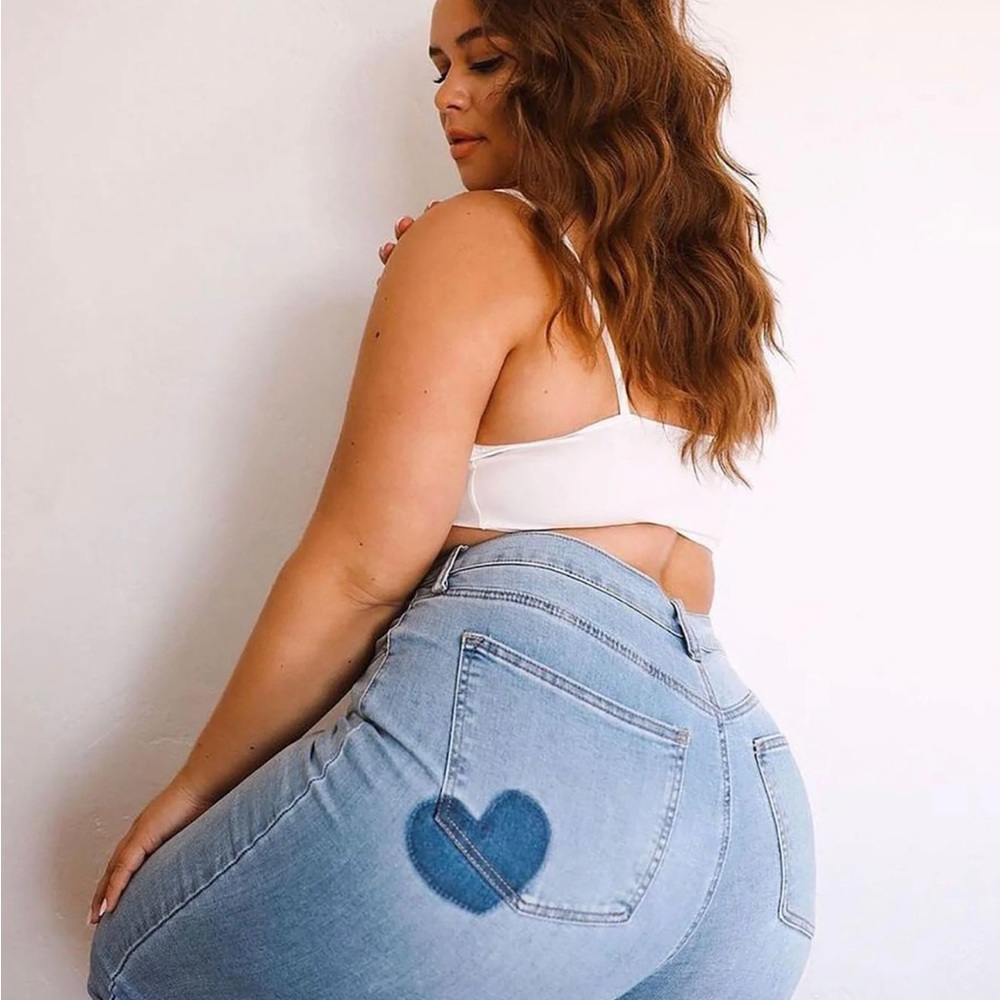 Fashion Nova Flair Jeans 👖 🤍